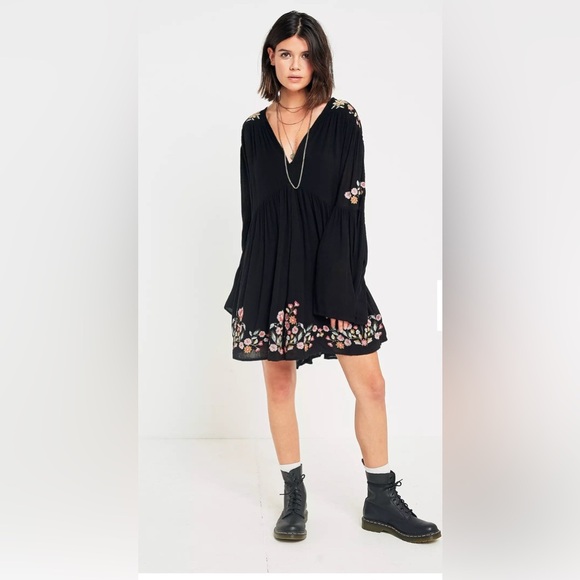 Free people Ti Amo black Floral embroidered mini Dress Size S - Picture 2 of 10